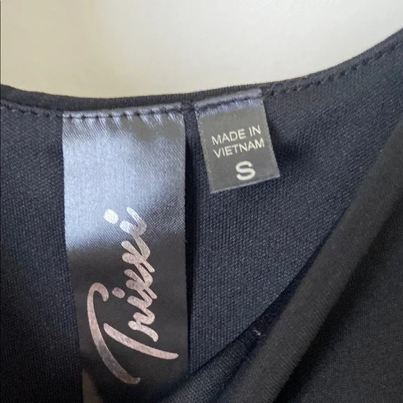 Stylish Black and Red Chevron Dress - Picture 3 of 3